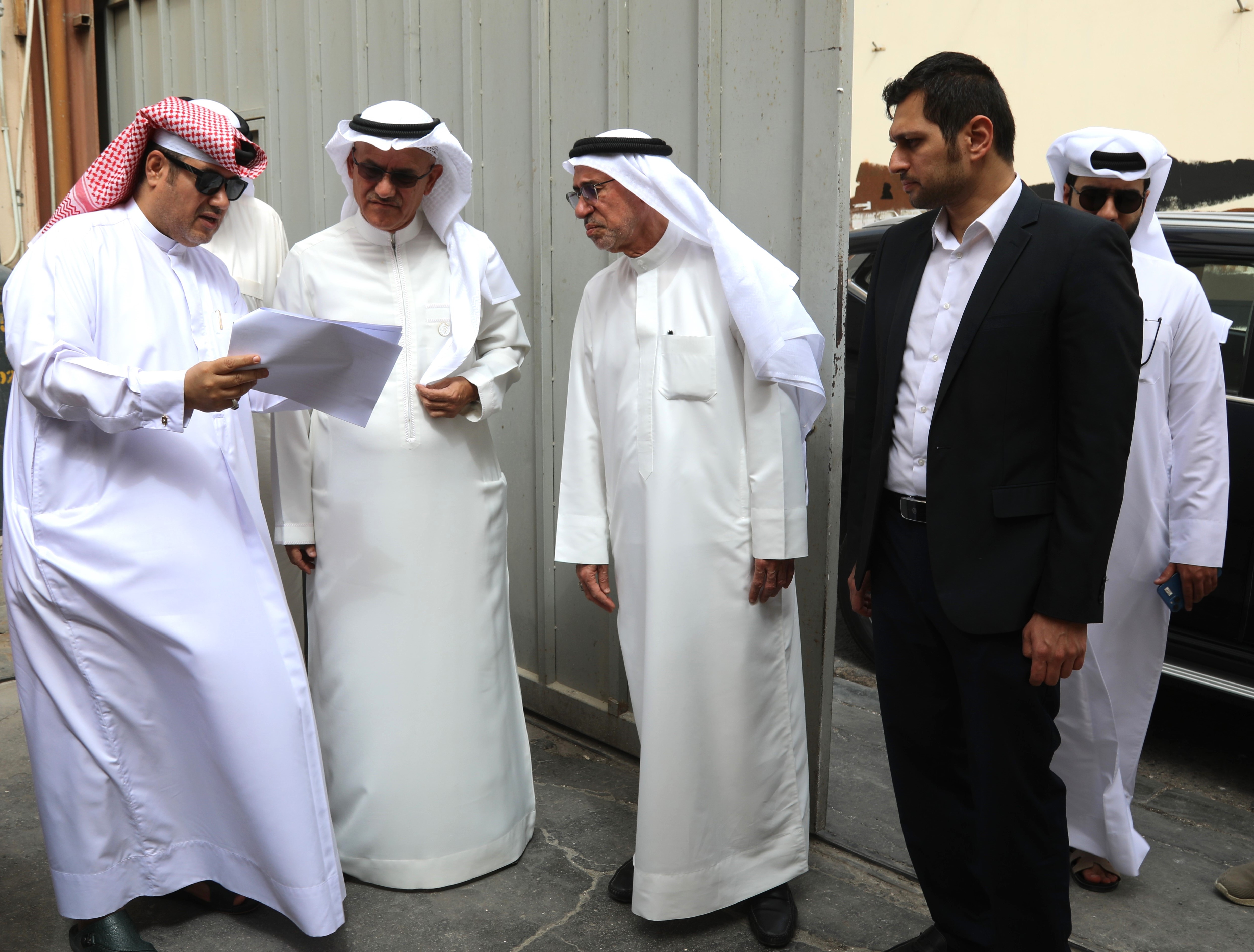 محافظ الشمالية يطلع على سير العمل في وحدة سكنية ضمن مشروع (بيوت الخيري) بقرية القدم<